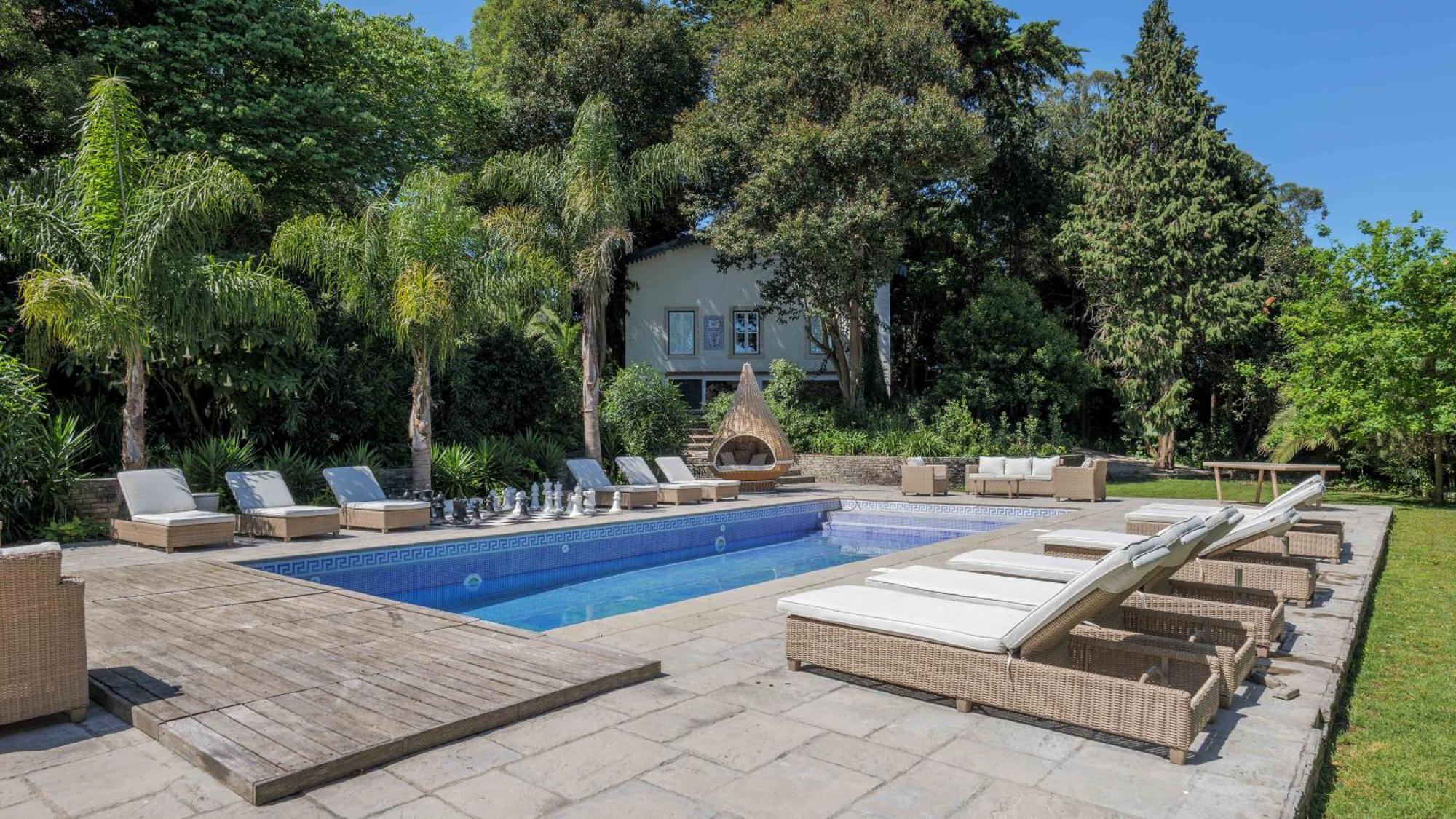 Luxurious Royal Estate In Historic Paradise Villa
